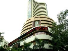 stock market: सोमवार को बाजार की सधी शुरुआत