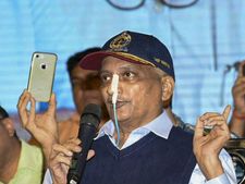 Cancer : कंगाल कर देता है महंगा इलाज, LIC से लें सस्ता बीमा कवर