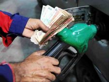 सोमवार को पेट्रोल-डीजल के दाम में बड़ा उछाल  