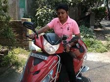 Rupa Choudhury : देश की पहली महिला फूड डिलिवरी गर्ल, जानें संघर्ष की कहानी
