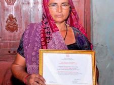 सीखिए इस अनपढ़ महिला से, कैसे कमा सकते हैं हर साल 72 लाख रुपये