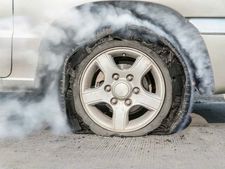 अब नहीं फटेंगे वाहनों के टायर, मोदी सरकार बदलेगी पॉलिसी