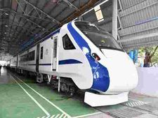 इस ट्रेन में मिलेगी फ्लाइट जैसी सर्विस