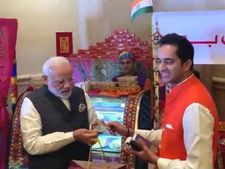 नरेद्र मोदी : रूपे कार्ड से विदेश में प्रसाद खरीदने वाले बने पहले पीएम