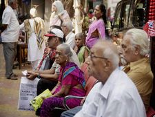 खुशखबरी: इन कर्मचारियों की रिटायरमेंट उम्र 3 साल और बढ़ी, लाखों लोगों को मिलेगा लाभ