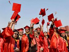 इन छात्रों को अब म‍िलेगा पढ़ाई के बाद 2 साल का वर्क वीजा