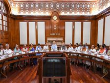 कैबिनेट के फैसले: रेलवे कर्मचारियों के लिए 78 दिनों के बोनस की हुई घोषणा  