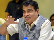 पेट्रोल-डीजल कारों के न‍ियमों में आएगा बड़ा बदलाव, जान‍िए गडकरी ने क्‍या कहा