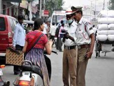 ट्रैफिक के नियमों का पालन करें और मोटर प्रीमियम से बचें 