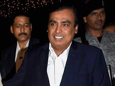 भारत की सबसे वैल्यूएबल कंपनी बनी मुकेश अंबानी की Reliance Industries