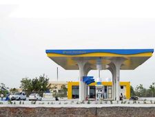 पेट्रोल पंप खोलना हुआ आसान, सरकार ने बदले नियम 