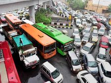 ऑटो उपकरण में ग‍िरावट का असर एक लाख लोगों की नौकरी पर पड़ा 
