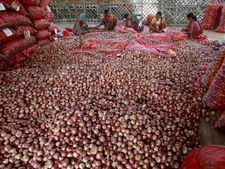 दोहरा शतक : प्याज की कीमतों में जबरदस्‍त उछाल, जानिए कहां 