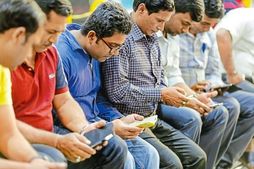 मोबाइल प्रेमियों के पास 70 लाख रुपये तक जीतने का मौका, 12 हैं लास्ट डेट 