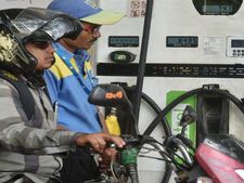 बड़ी राहत : लगातार दूसरे दिन सस्ता हुआ पेट्रोल-डीजल