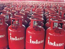 गैस सिलेंडर : हादसा होने पर लें 50 लाख का फ्री बीमा क्लेम, जानिए डिटेल