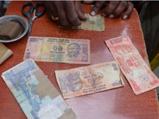 RBI : होली में नोटों पर लग गया रंग, तो ऐसे लें नए नोट