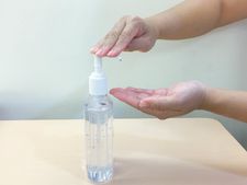 Coronavirus : सस्ते में मिल रहा सेनिटाइजर, कई कंपनियों ने घटाए दाम