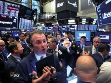 अमेरिका के शेयर बाजार में लगा लोअर सर्किट, रोकना पड़ा कारोबार