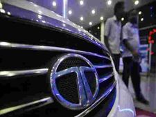 Tata Motors ने पेश की नई स्कीम, 5000 रु देकर घर ले जाएं ये हैचबैक कार 