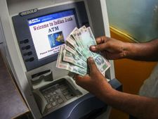 आज से लगेगा बड़ा झटका, ATM से पैसा निकालना हो जाएगा महंगा 