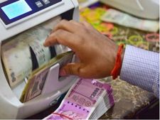 Bank : आम आदमी की जेब पर डाका, अपना ही पैसा निकालने पर देना होगा चार्ज