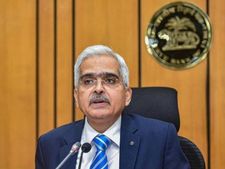 RBI Governor की बैंक और एनबीएफसी को पूंजी जुटाने की सलाह