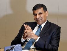 Raghuram Rajan : रेटिंग एजेंसियों को न दें भाव, जानें अन्य सुझाव