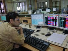 शेयर बाजार में तबाही : टॉप 10 में से 8 कंपनियों ने पैसा डुबाया 