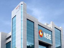 बड़ी खबर : तकनीकी दिक्कत के कारण NSE में रोका गया कारोबार
