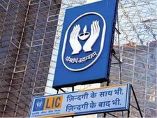 LIC : रोज 31 रु करें जमा, एक साथ मिलेंगे 2.40 लाख रु, जानिए स्कीम