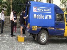 HDFC Bank Mobile ATM : 50 शहरों में मिल रही ढेरों सर्विसेज, आप भी उठाएं फायदा