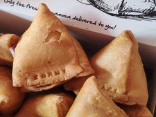 Business Idea : समोसे से बनाई करोड़ों रु की कंपनी, ये है स्पेशियलिटी