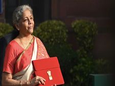 वित्त मंत्री के साथ मिल कर ये लोग करेंगे Budget 2022 तैयार, जानिए सभी की प्रोफाइल