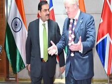 British PM बोरिस जॉनसन अडानी  के मुख्यालय गए, बिजनेस पर की चर्चा