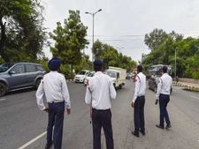 Traffic Rules : अपने देश के नियम चकरा देंगे आपका सिर, अजीबो-गरीब हैं रेगुलेशंस