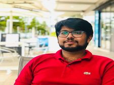 कामयाबी की मिसाल : एयरपोर्ट पर करता था सफाई, अब बना करोड़पति, जानिए कैसे