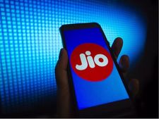 Jio : 749 रु वाला शानदार रिचार्ज प्लान, मिलते हैं कई बेनेफिट   