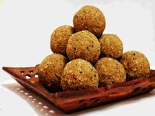 Business Idea : मां-बेटे ने कायम की मिसाल, पौष्टिक लड्डुओं से कमा रहे 2 करोड़ रु