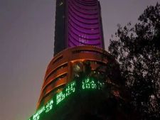 डबल फायदा : Sensex और रुपये ने मचाया धमाल, जानिए रिकॉर्ड स्तर 