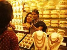 Gold and Silver rate : आज गोल्ड का रेट धड़ाम, जानिए कितना सस्ता हुआ 