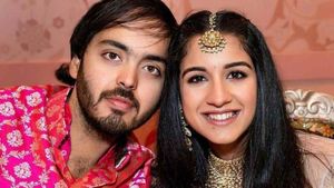 Anant-Radhika Engagement : अनंत अंबानी और राधिका मर्चेंट की सगाई होगी आज, एंटीलिया में चल रही तैयारियां