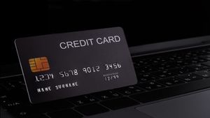Credit Card Charges : कई तरह के होते हैं, बैंक वाले भी नहीं बताते