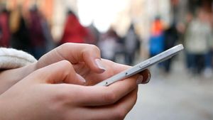 Republic Day Offer : फ्री में मिल रहा 4G फोन, 2 साल नहीं होगी रिचार्ज की जरूरत