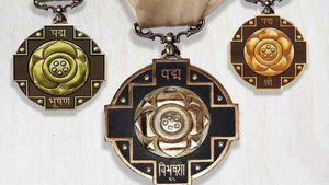 इन कारोबारियों को मिले पद्म पुरुस्कार, लिस्ट में Kumar Mangalam और राकेश झुनझुनवाला का नाम शामिल