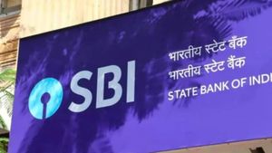 SBI : खाते से काट रहा पैसा, आपका भी बैलेंस घटा क्या, फटाफट करें चेक