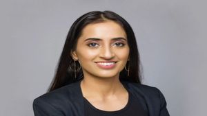 Success Story : करोड़ों रु की जॉब छोड़ी, आज हर महीने आते हैं करोड़ों