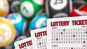 किस्मत का खेल : एक झटके में लॉटरी से जीते 6243 करोड़ रु, बना मालामाल