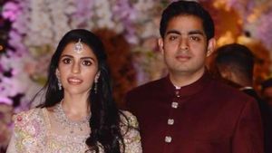 Mukesh Ambani फिर बने दादा, बेटे आकाश की पत्नी श्लोका ने बेटी को दिया जन्म
