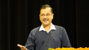 अरविंद केजरीवाल सरकार का नए वर्ष का तोहफा, 5819 पदों पर निकाली भर्तियां